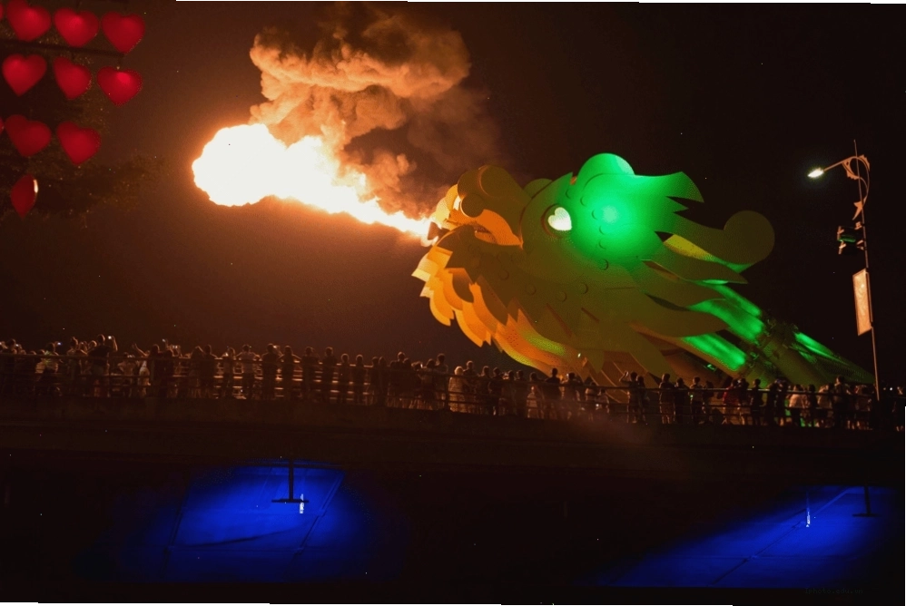 A lot of tourists gather to witness the spectacular fire-breathing show