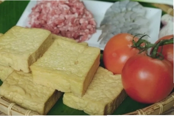 Các nguyên liệu tươi ngon chuẩn bị làm món đậu hũ nhồi thịt