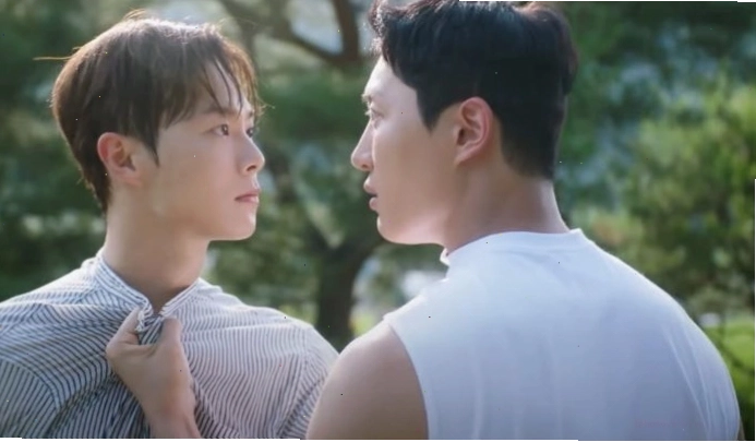 Cảnh lãng mạn trong "Love Tractor BL"