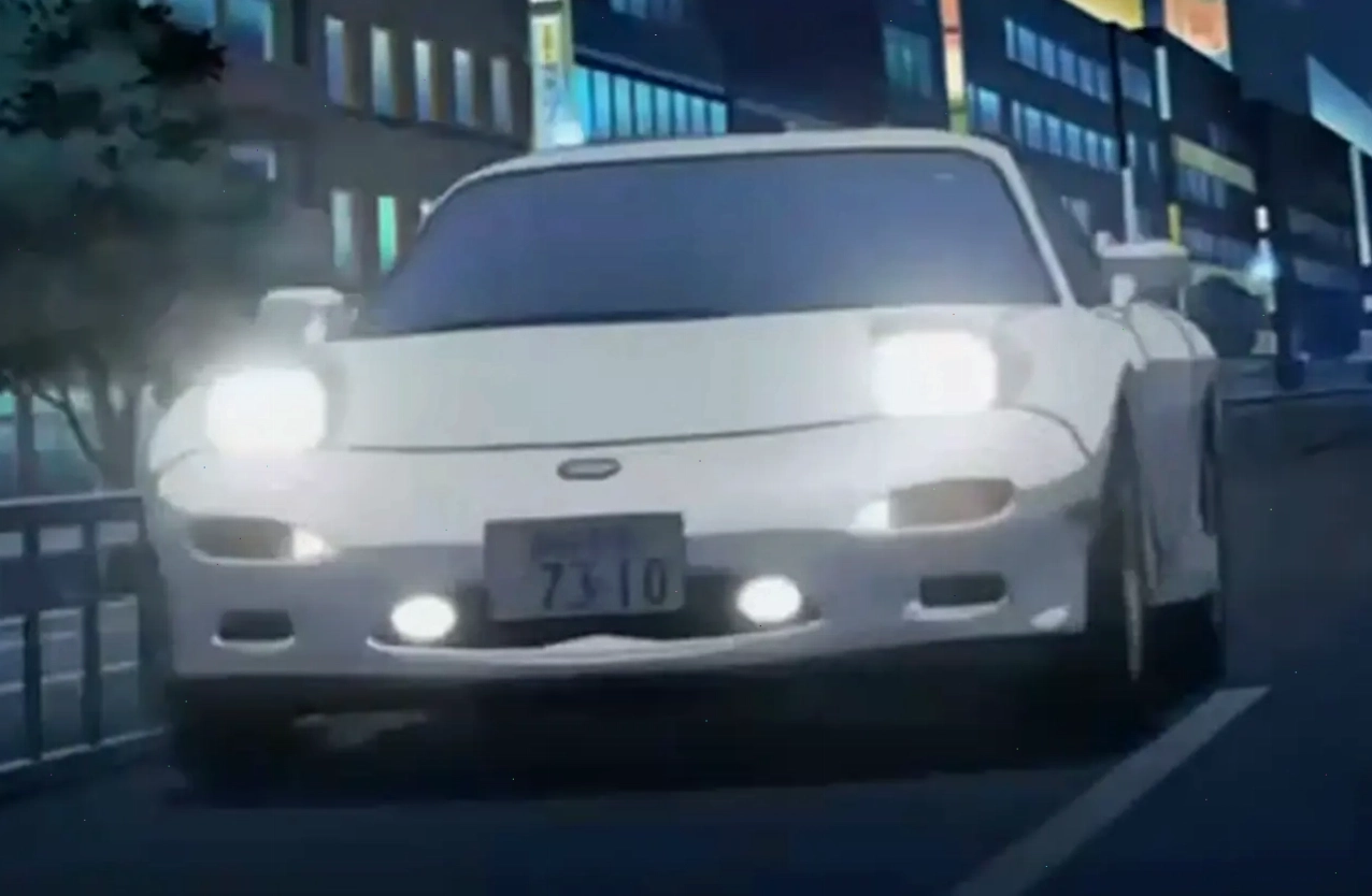 Chiếc xe Mazda RX-7 của Rei Furuya