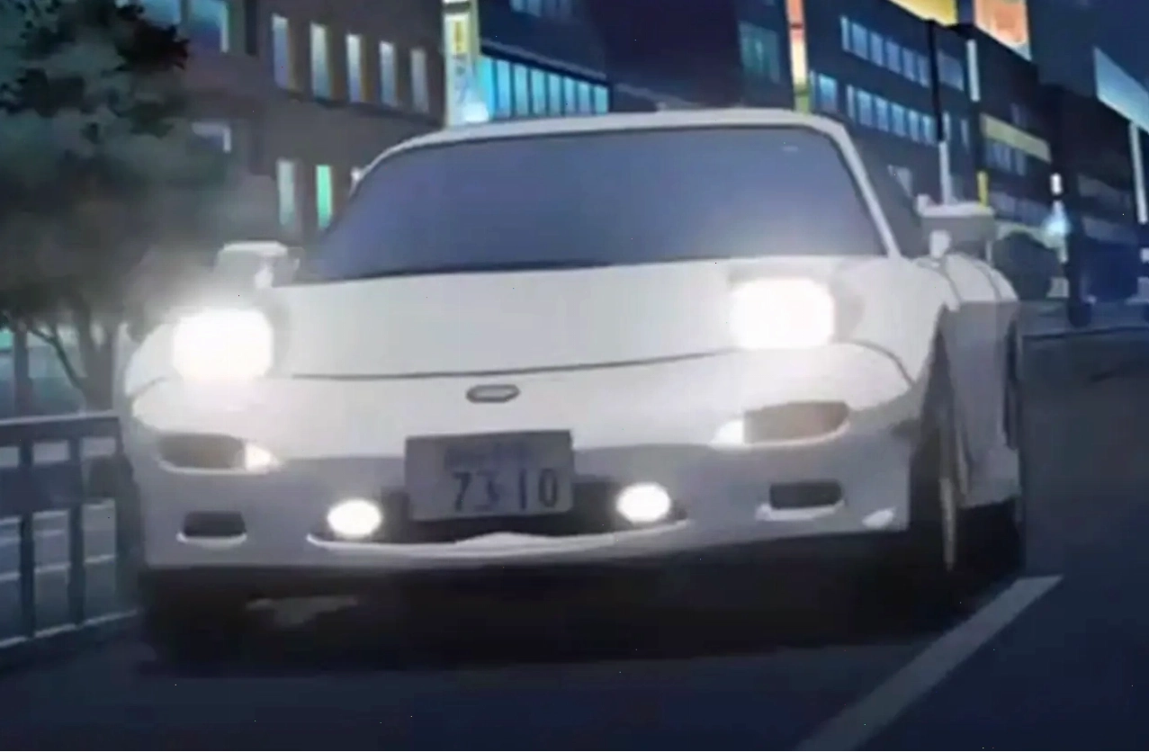 Chiếc xe RX-7 của Rei