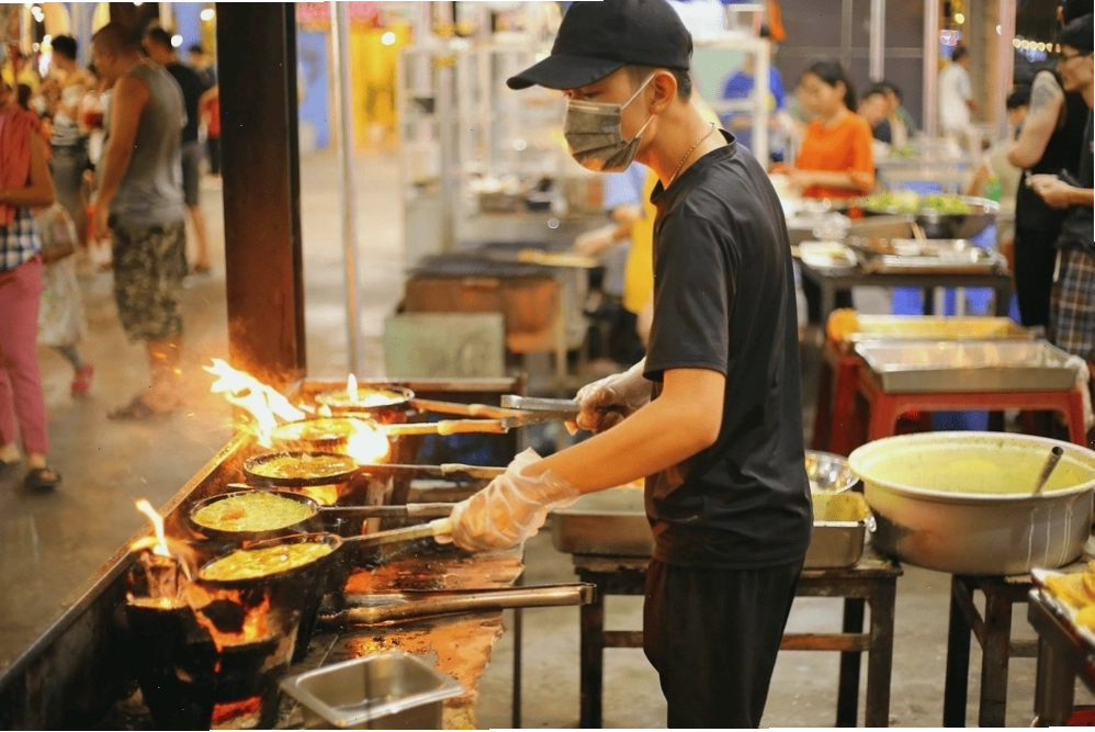 Chợ đêm Sơn Trà với hơn 100 gian hàng
