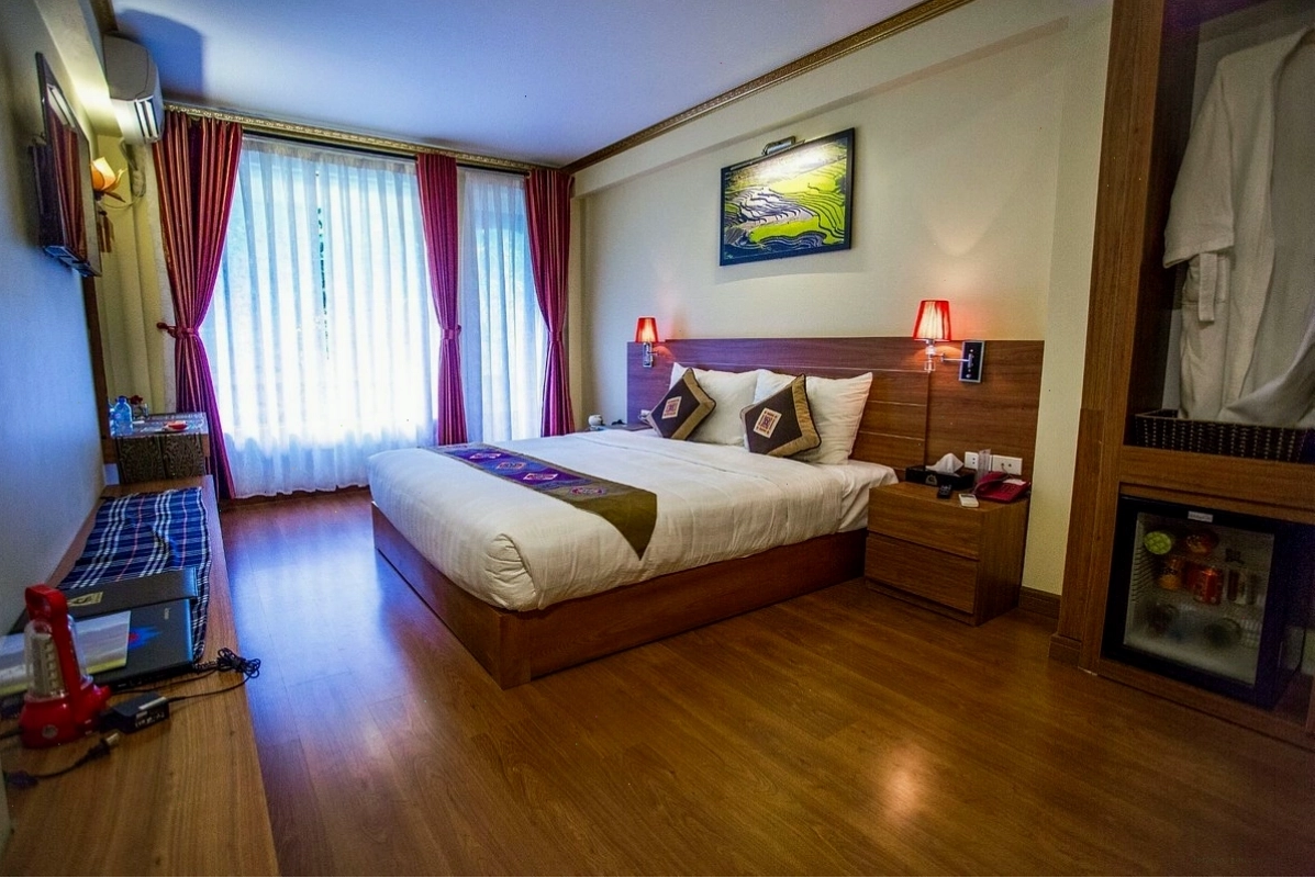 Con phố Thác Bạc gần Sapa Dragon Hotel