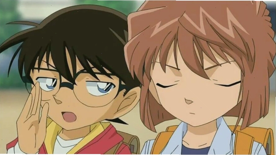 Conan và Haibara cùng nhau nghiên cứu trong phòng thí nghiệm