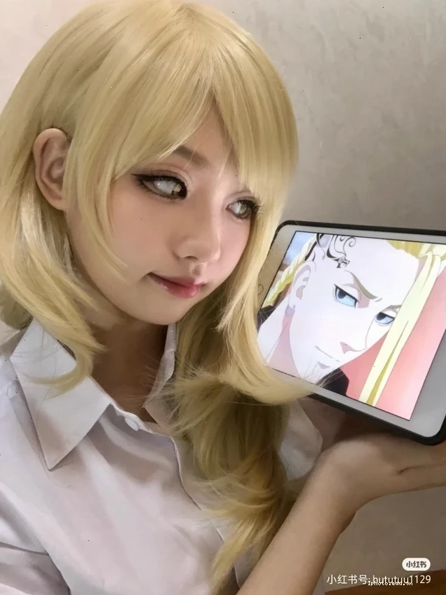Cosplayer hóa thân thành Emma Sano