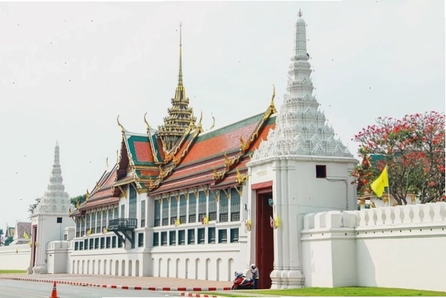 Hình ảnh Bồ Tát Quan Âm và em bé