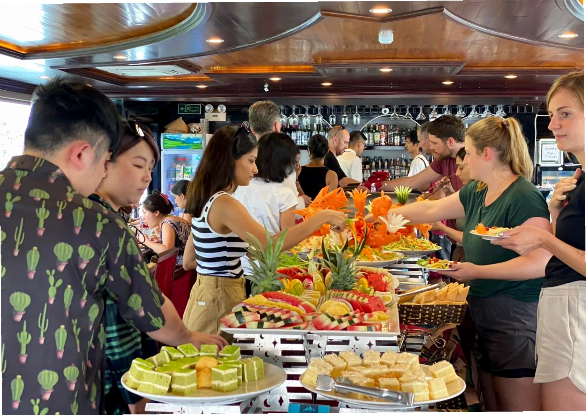 Không gian bên trong cabin sang trọng của du thuyền Dragon Bay Cruise