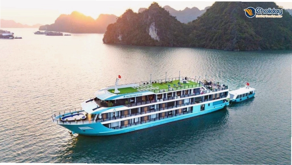 Không gian nhà hàng sang trọng trên du thuyền Dragon Bay Cruise