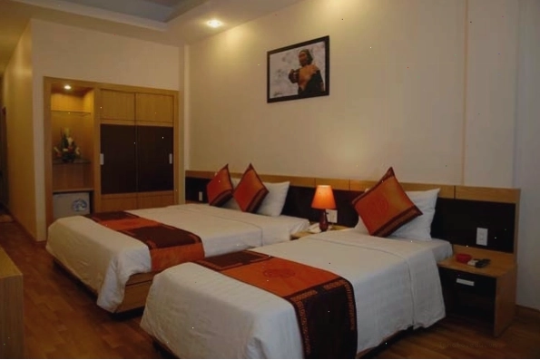 Không gian phòng ngủ ấm cúng tại Rising Dragon Estate Hotel