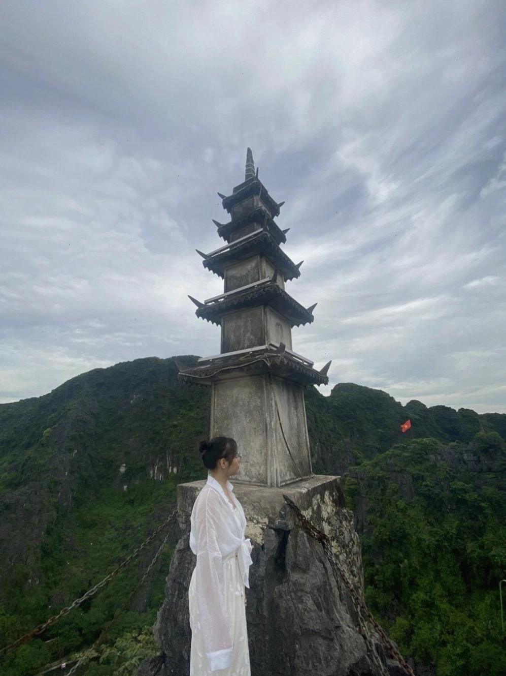 Không gian tâm linh trên Lying Dragon Mountain