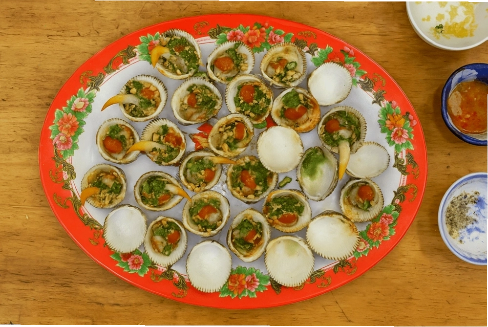 Nhà hàng địa phương có tầm nhìn tuyệt đẹp ra Cầu Rồng
