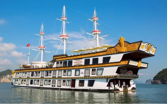 Nội thất sang trọng bên trong cabin du thuyền Dragon Legend