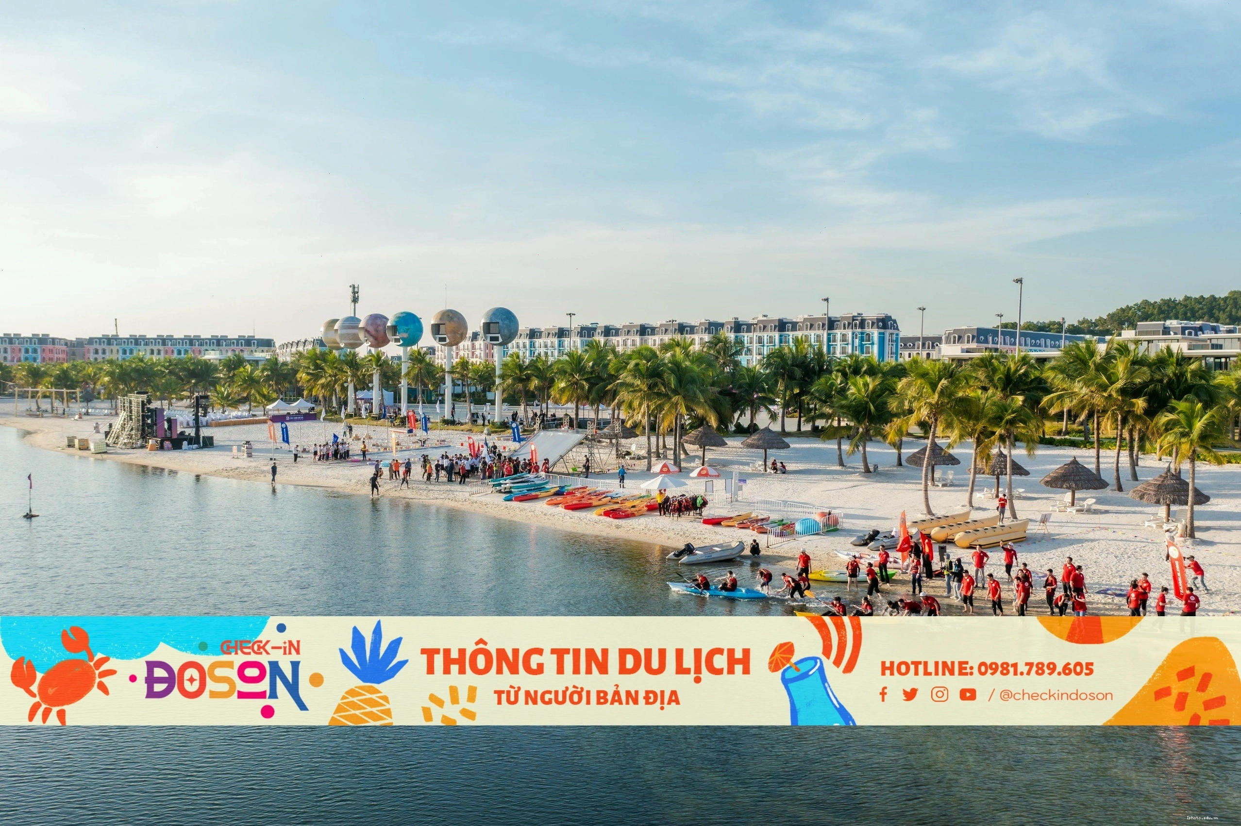 Toàn cảnh bãi biển Rồng Dragon Beach với bờ cát trắng và làn nước xanh biếc