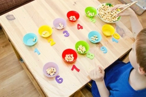 Ở mỗi giai đoạn trẻ có sự phát triển khác nhau về kỹ năng vận động bàn tay