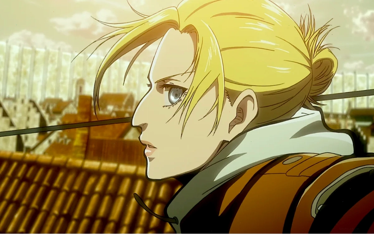 Annie Leonhart với vẻ ngoài lạnh lùng
