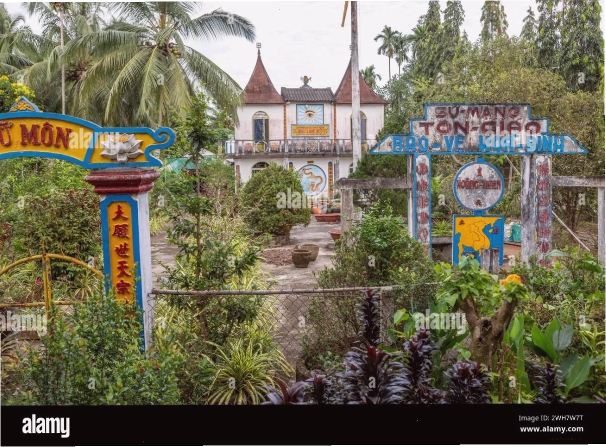 Bướm bạc vờn quanh Hoa Thành