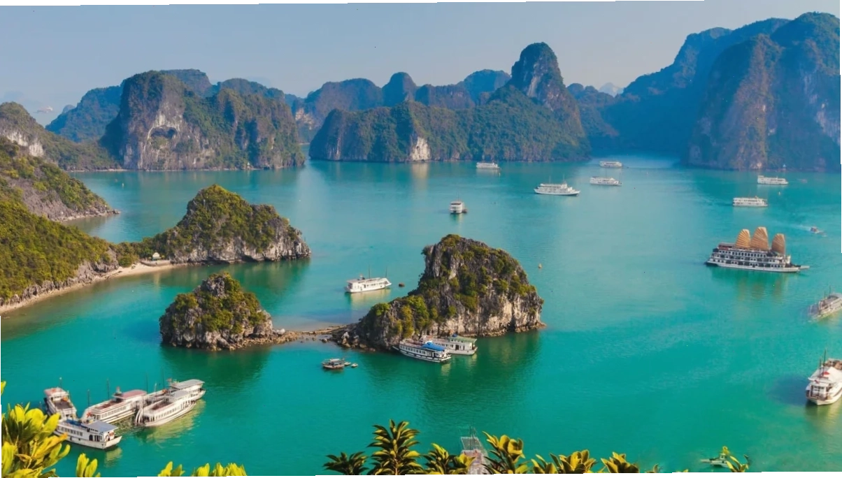 Diệp Tâm Hạ trong trang phục Giáo hoàng Hắc Giáo Đình