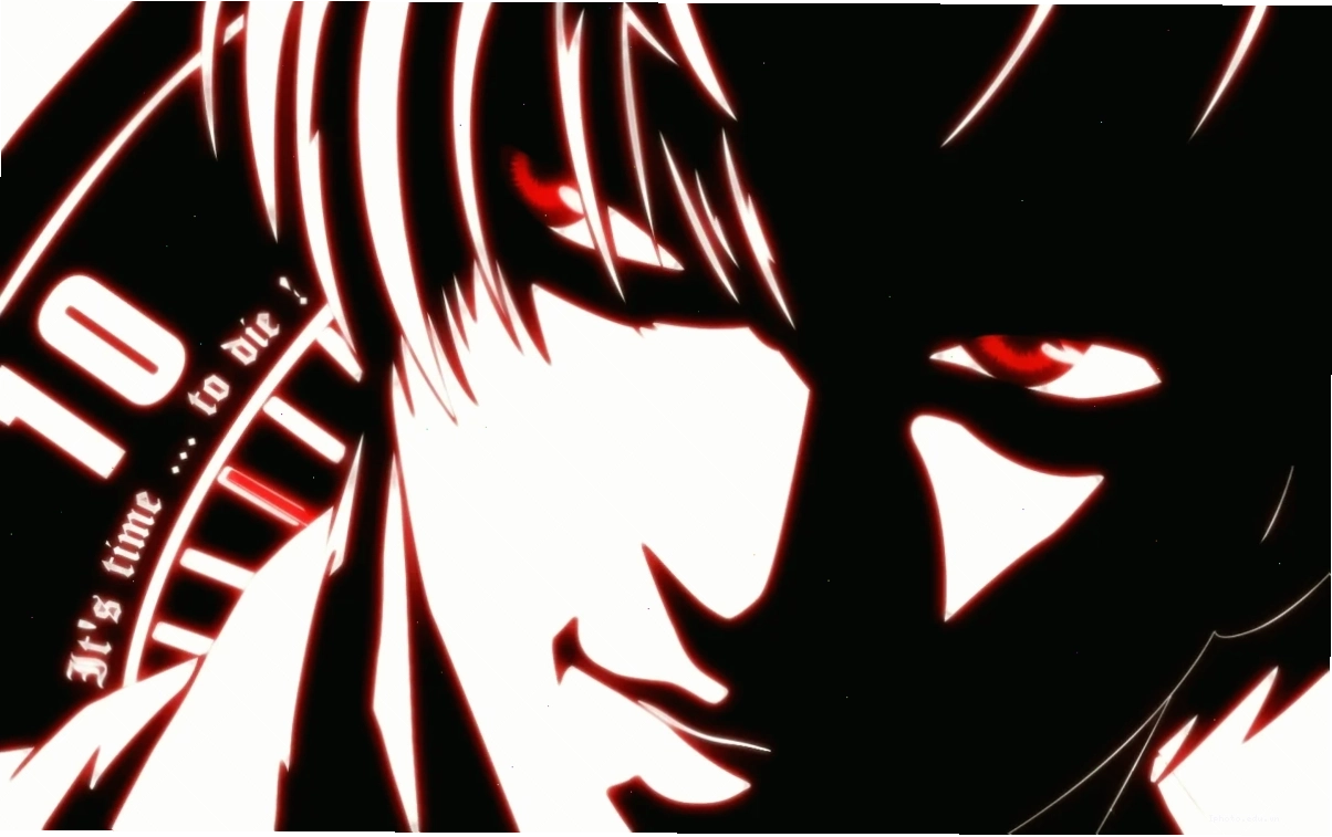 Light Yagami với vẻ mặt suy tư, tay cầm Death Note