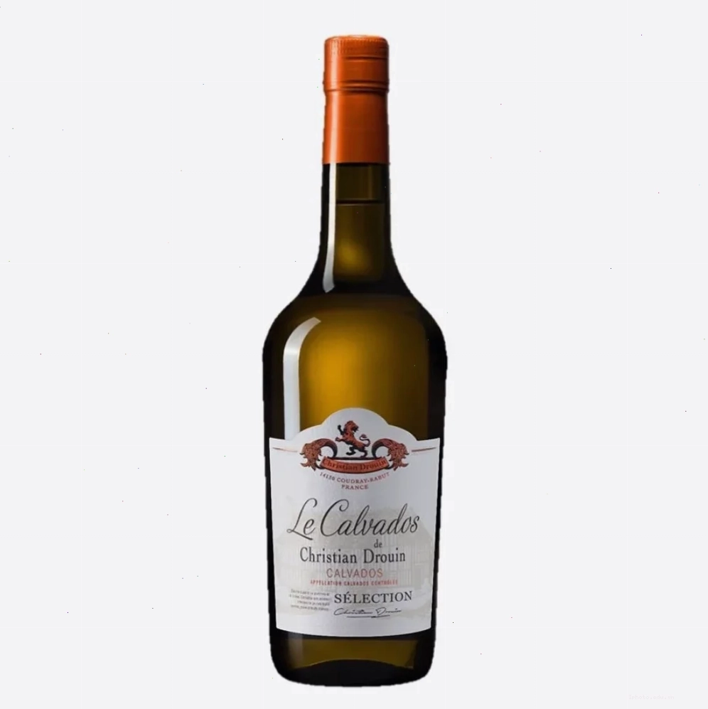 Những chai rượu Calvados cao cấp được trưng bày