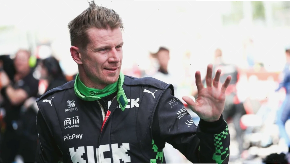 Nico Hulkenberg cùng đội ngũ kỹ thuật